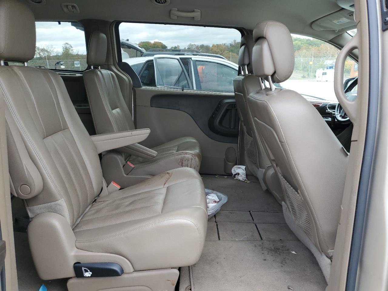 2012 CHRYSLER Town & Country