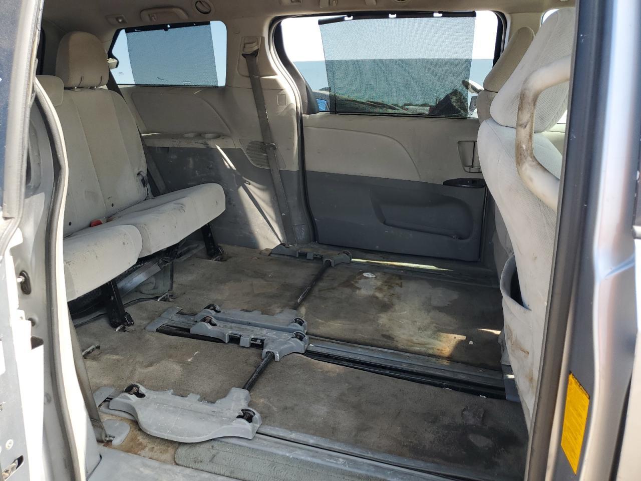 2012 TOYOTA SIENNA