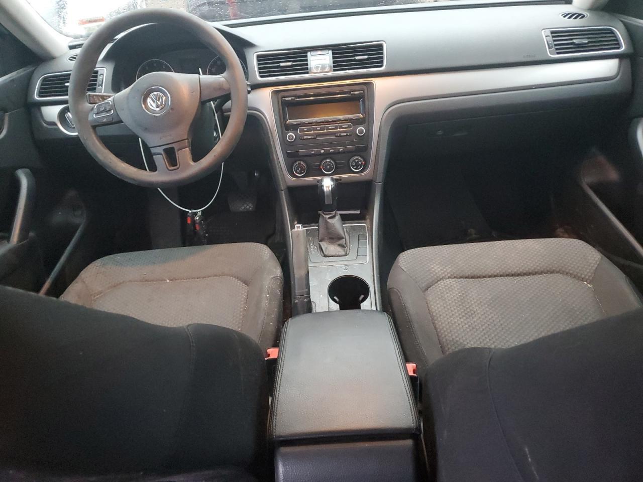 2014 VOLKSWAGEN Passat