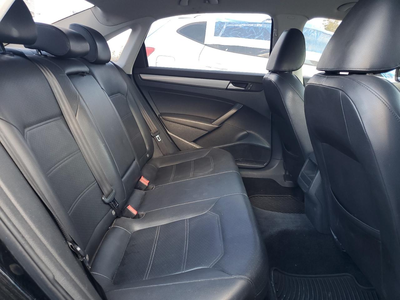2015 VOLKSWAGEN Passat