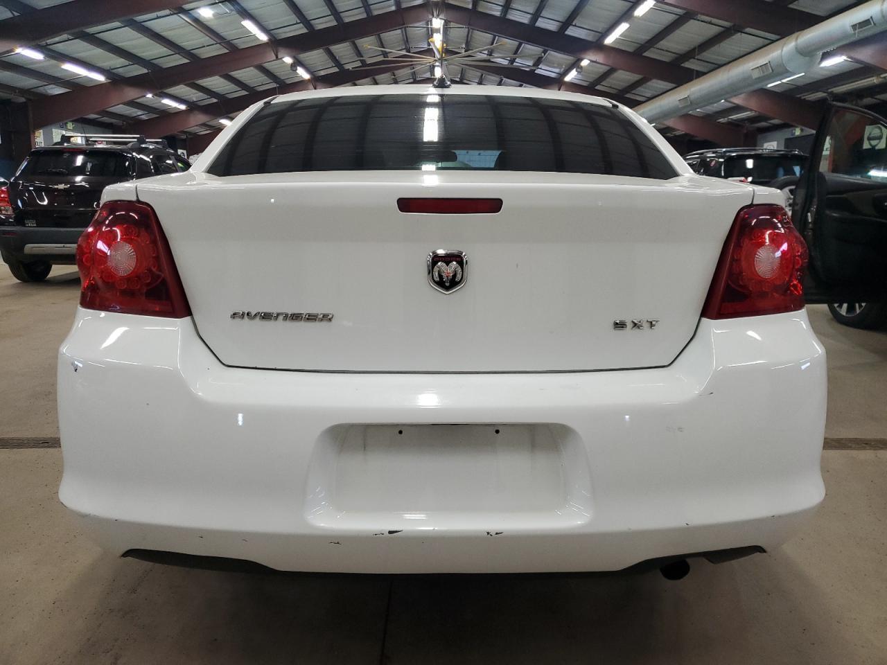 2013 DODGE Avenger