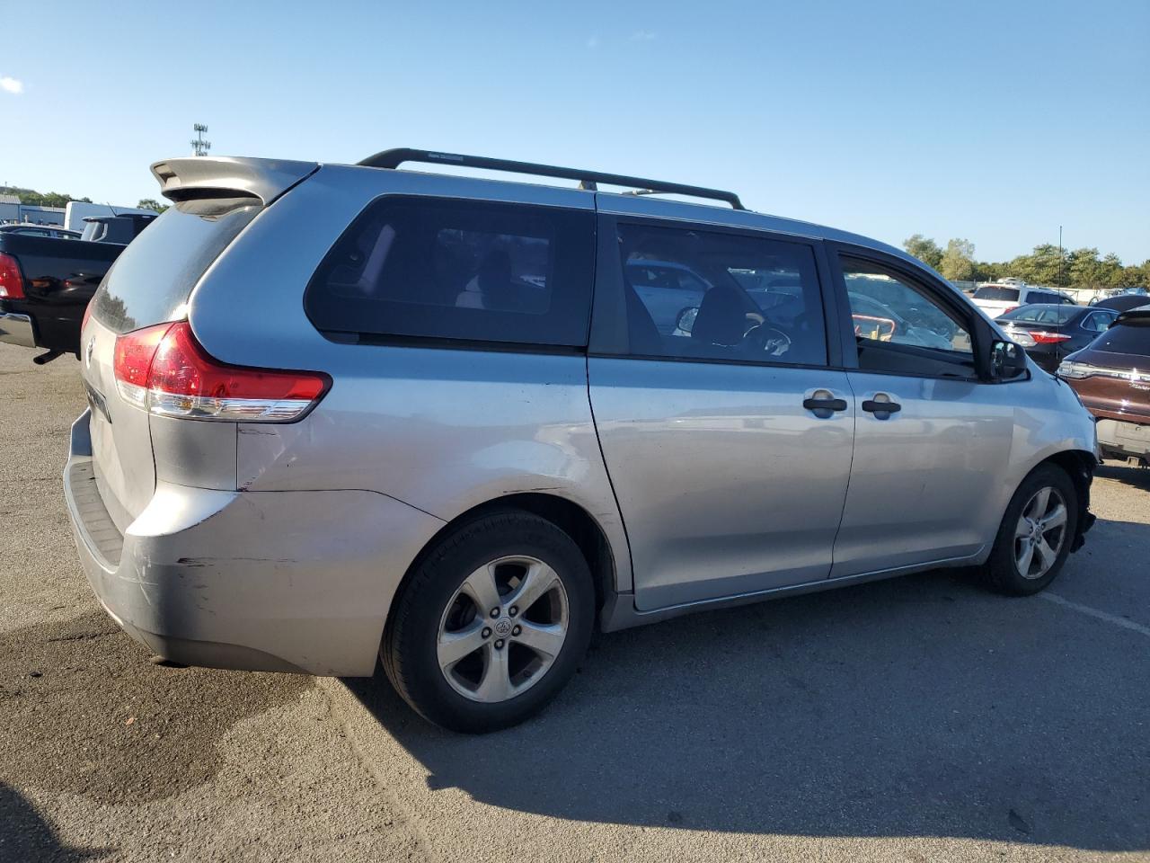 2012 TOYOTA SIENNA