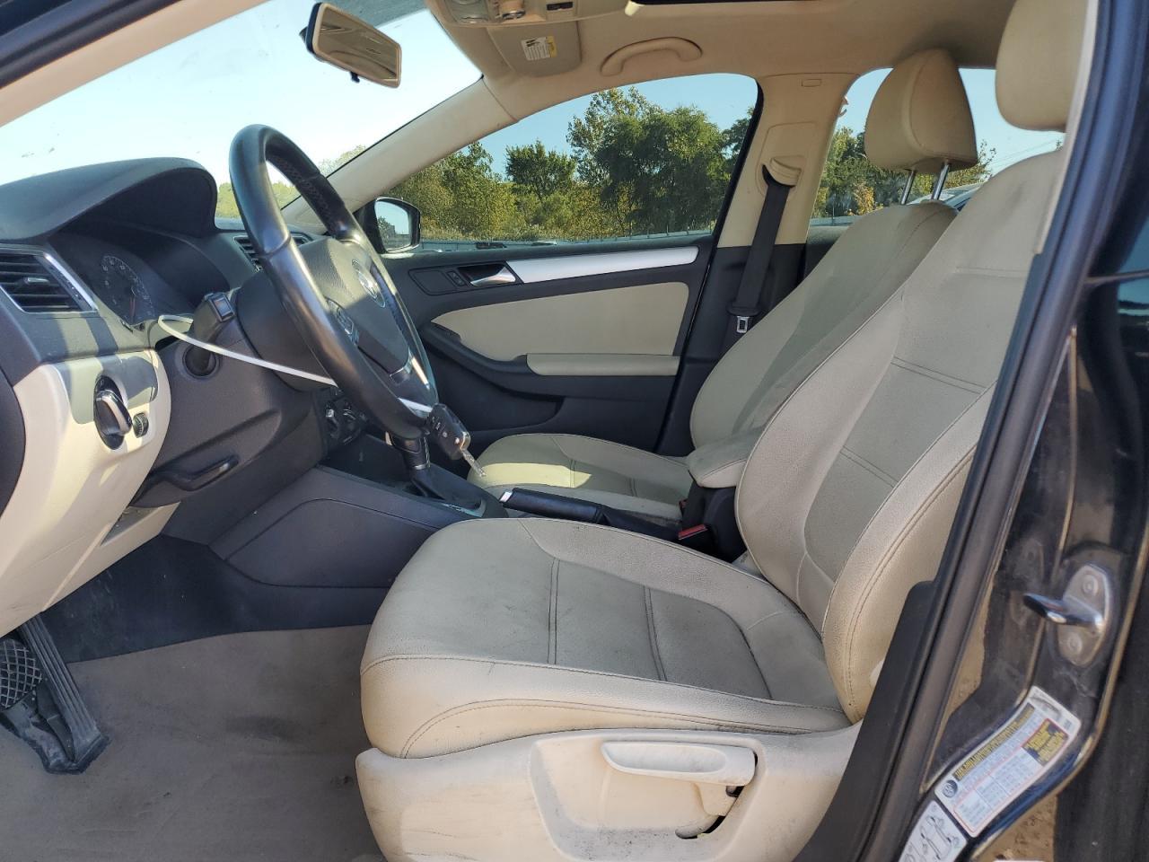 2011 VOLKSWAGEN JETTA