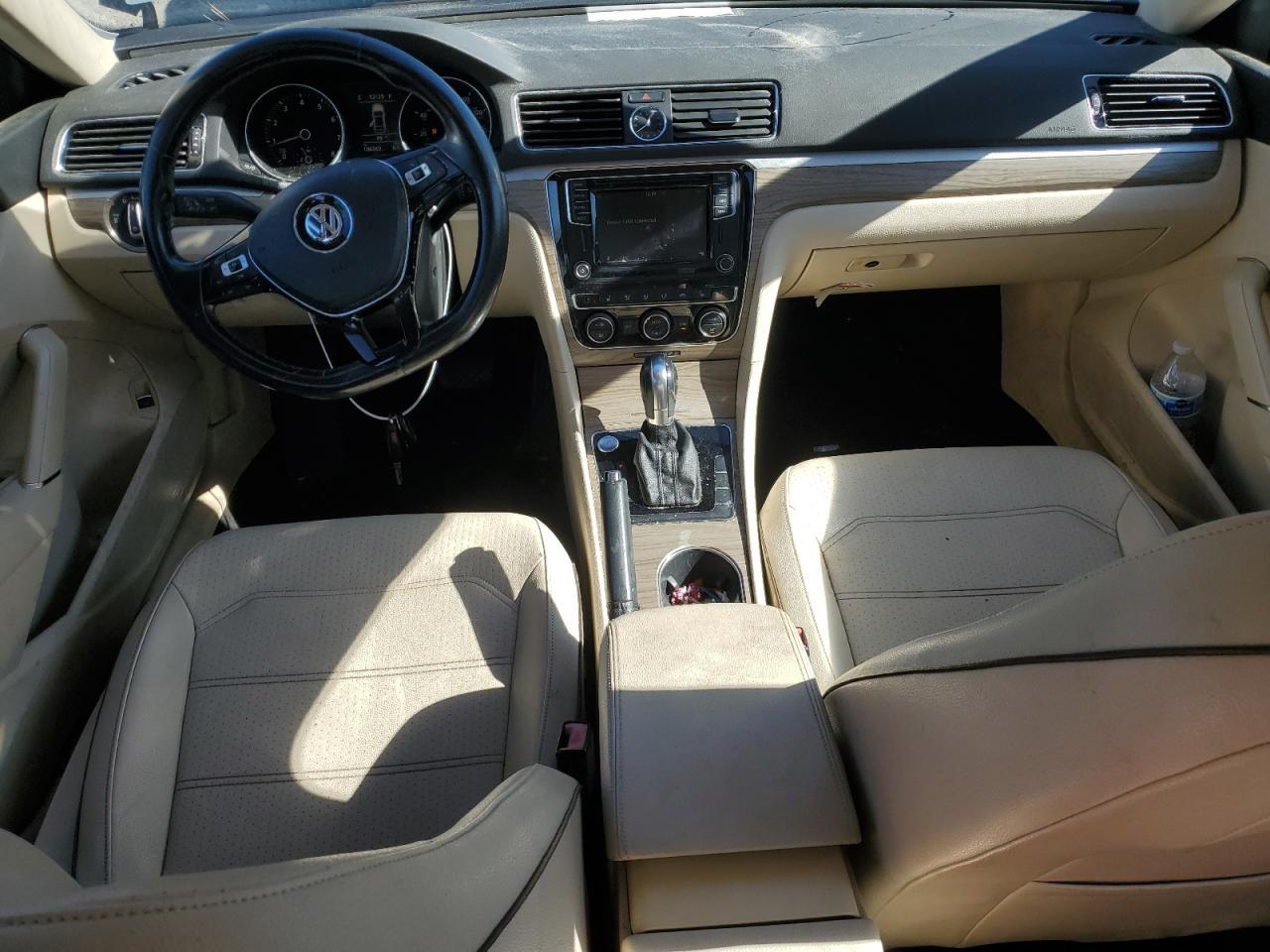 2016 VOLKSWAGEN Passat