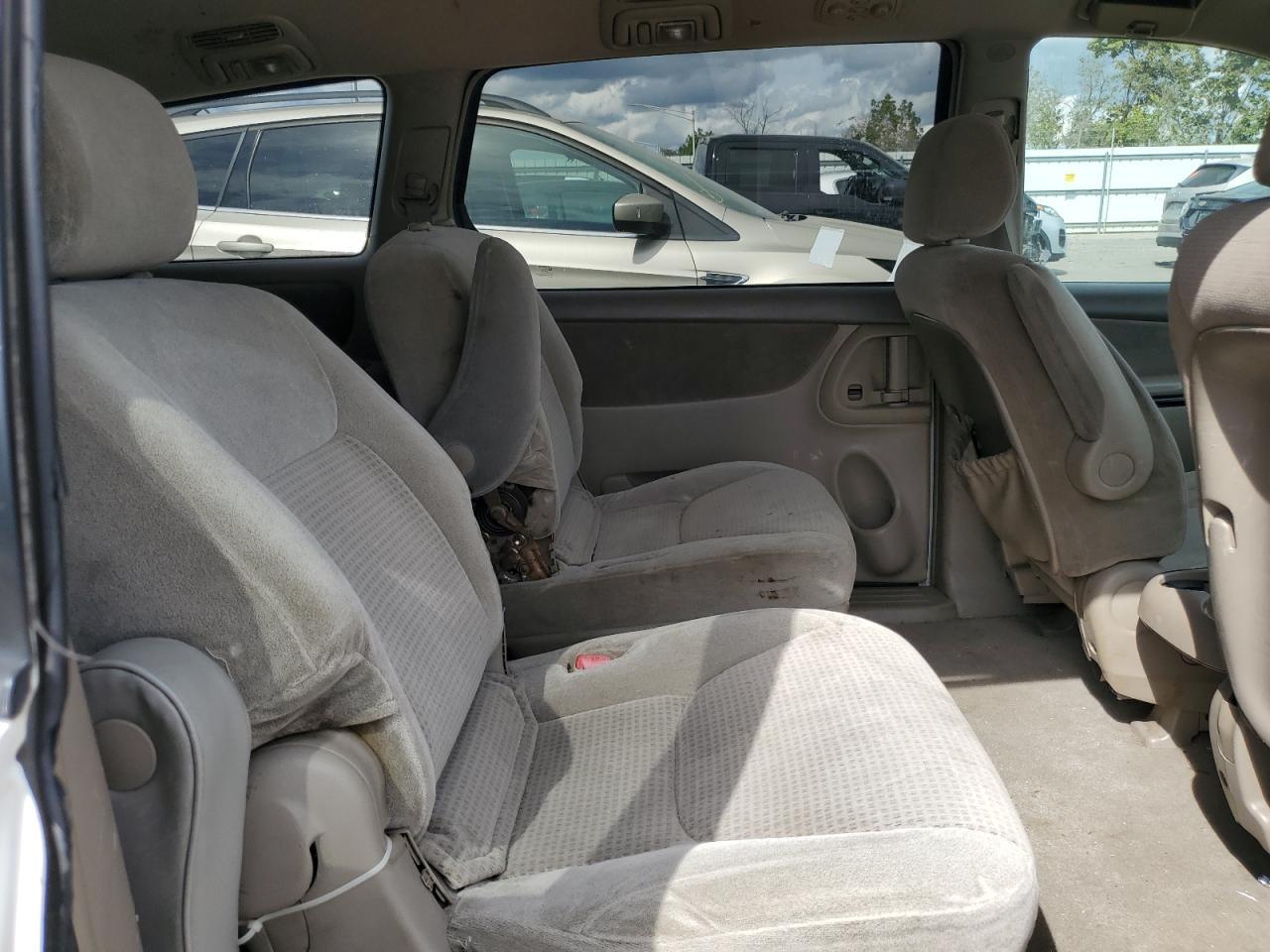 2004 TOYOTA SIENNA