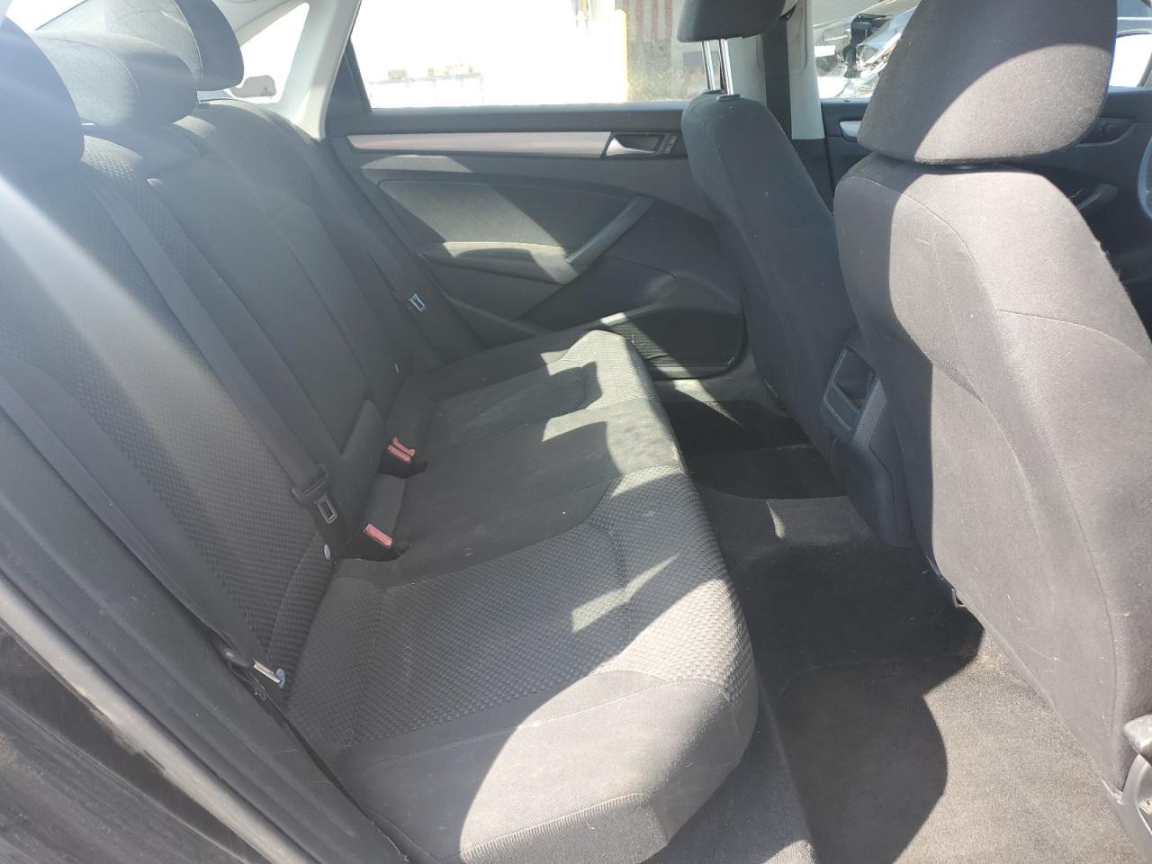 2013 VOLKSWAGEN Passat