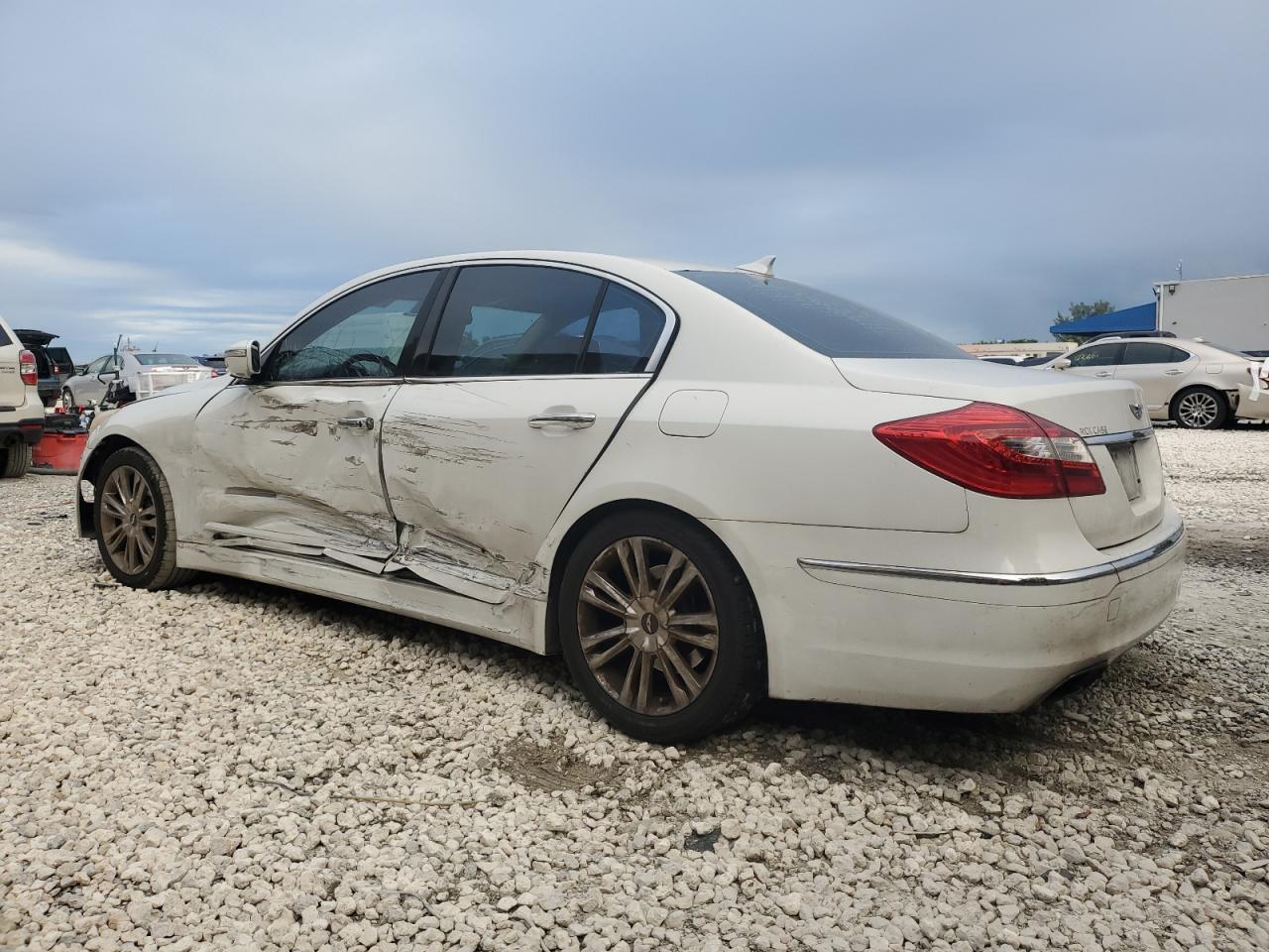 2013 HYUNDAI GENESIS