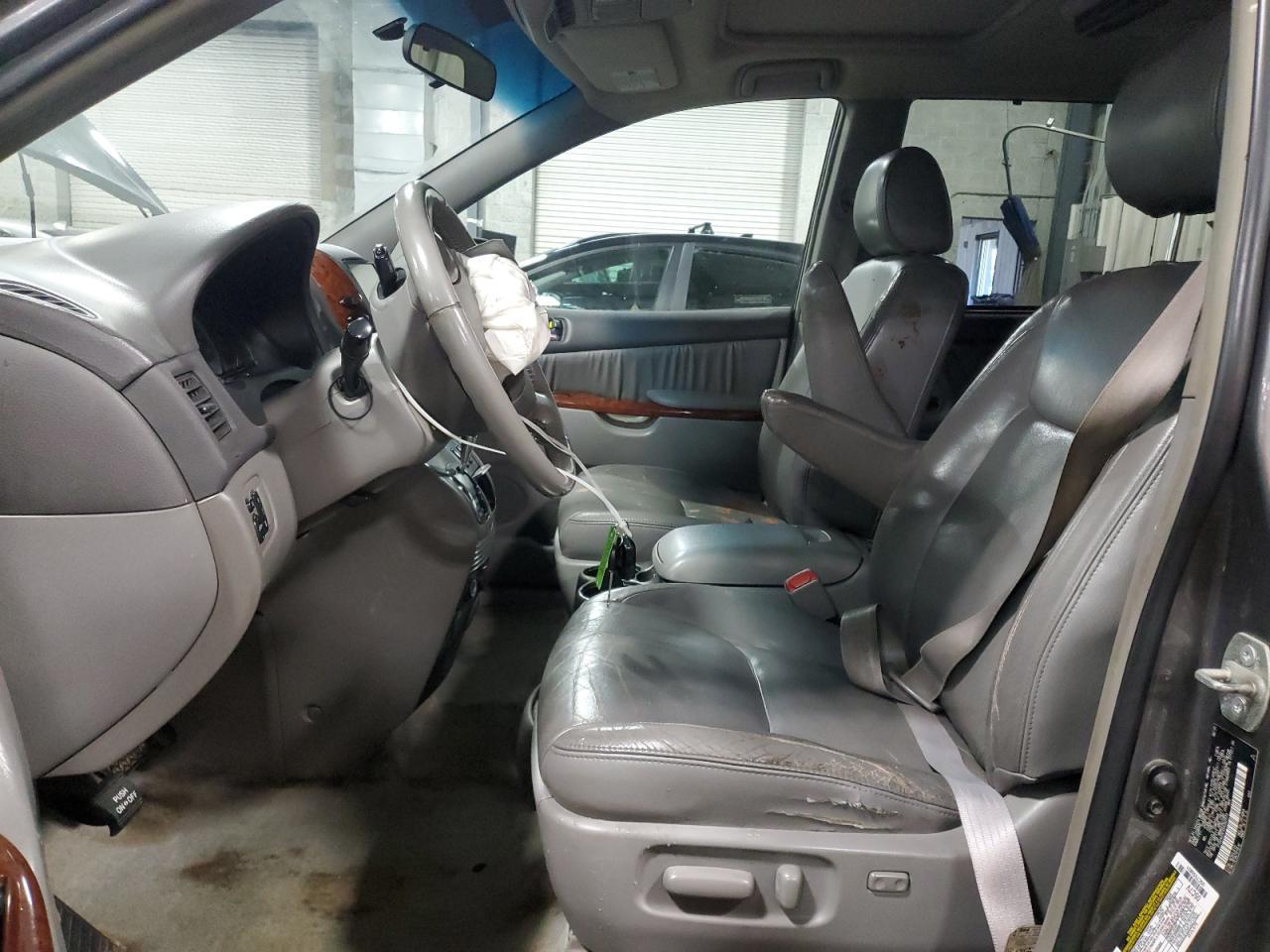 2005 TOYOTA SIENNA