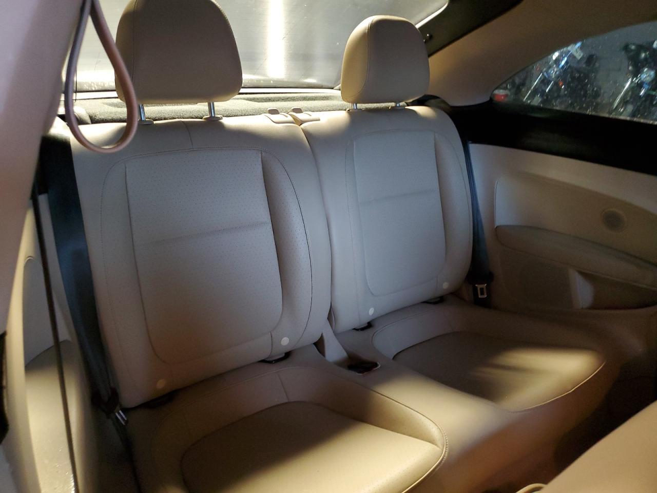 2016 VOLKSWAGEN Beetle