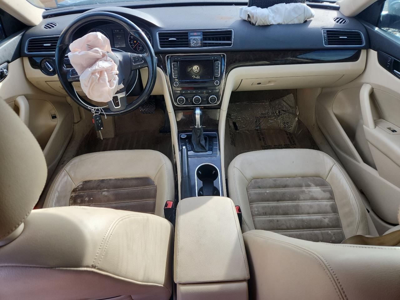 2015 VOLKSWAGEN Passat