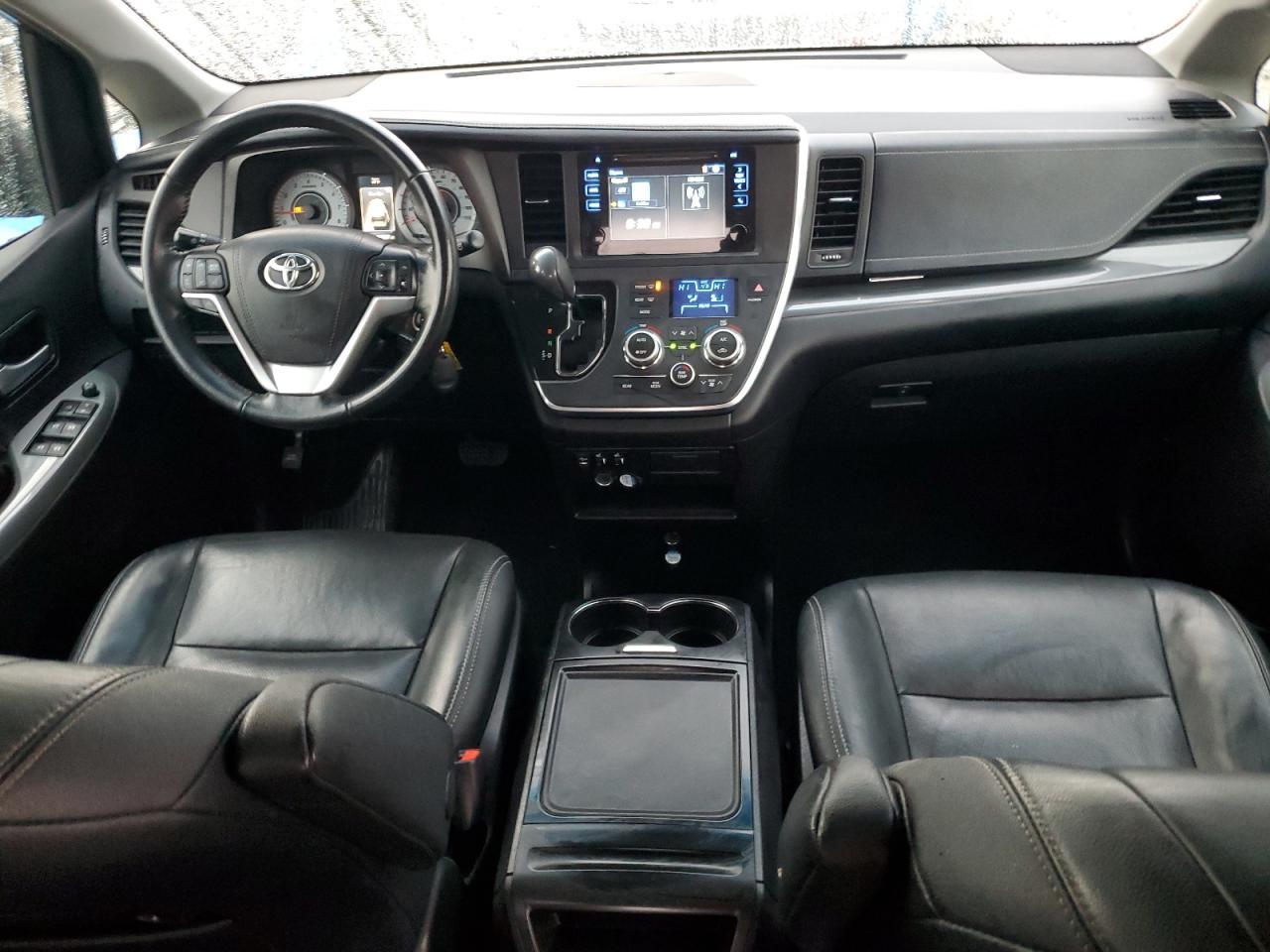 2017 TOYOTA SIENNA