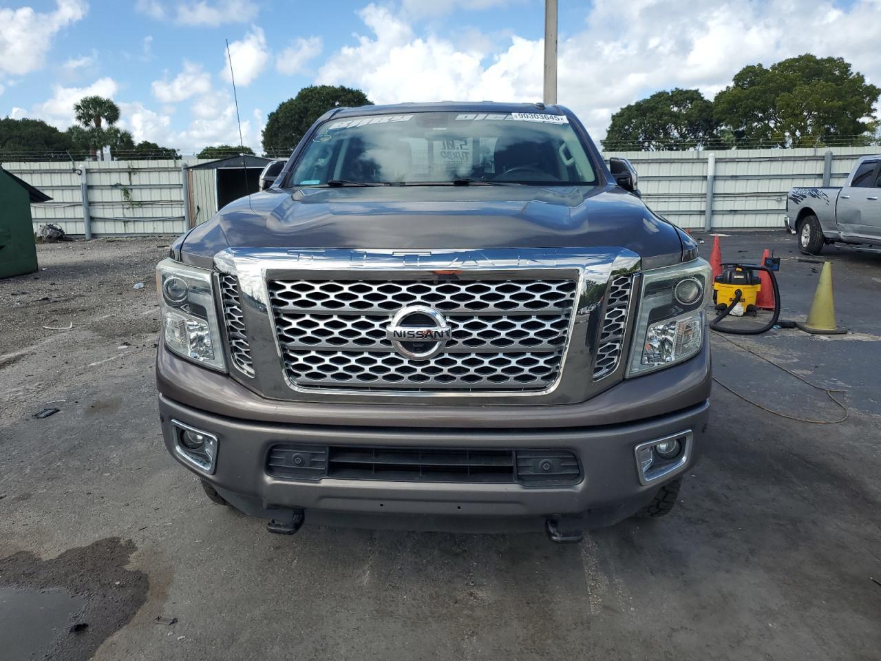 2016 NISSAN Titan