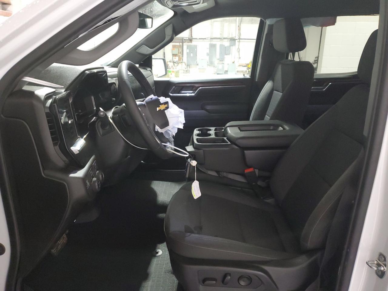 2024 CHEVROLET Silverado