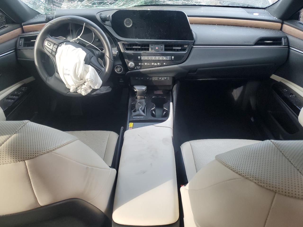 2024 LEXUS Es