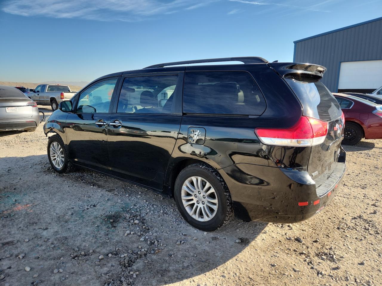 2011 TOYOTA SIENNA