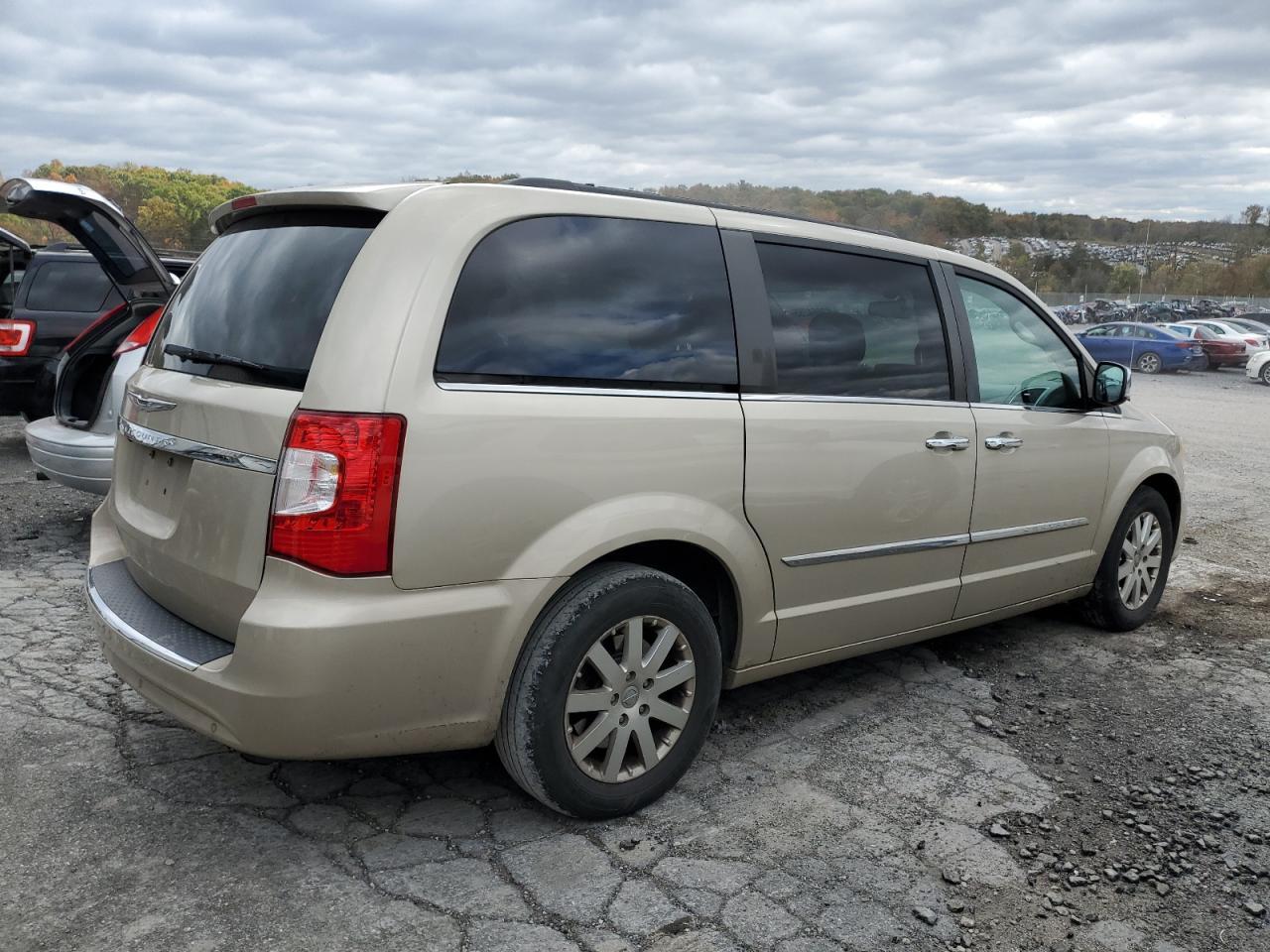 2012 CHRYSLER Town & Country
