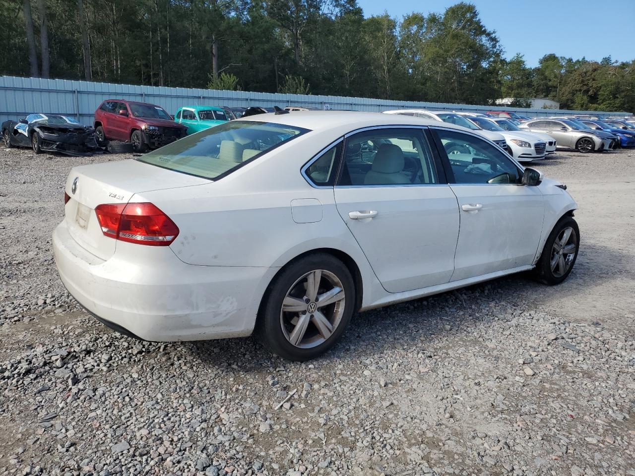 2014 VOLKSWAGEN Passat