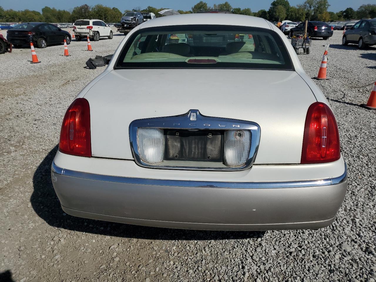 2000 LINCOLN Town Car
