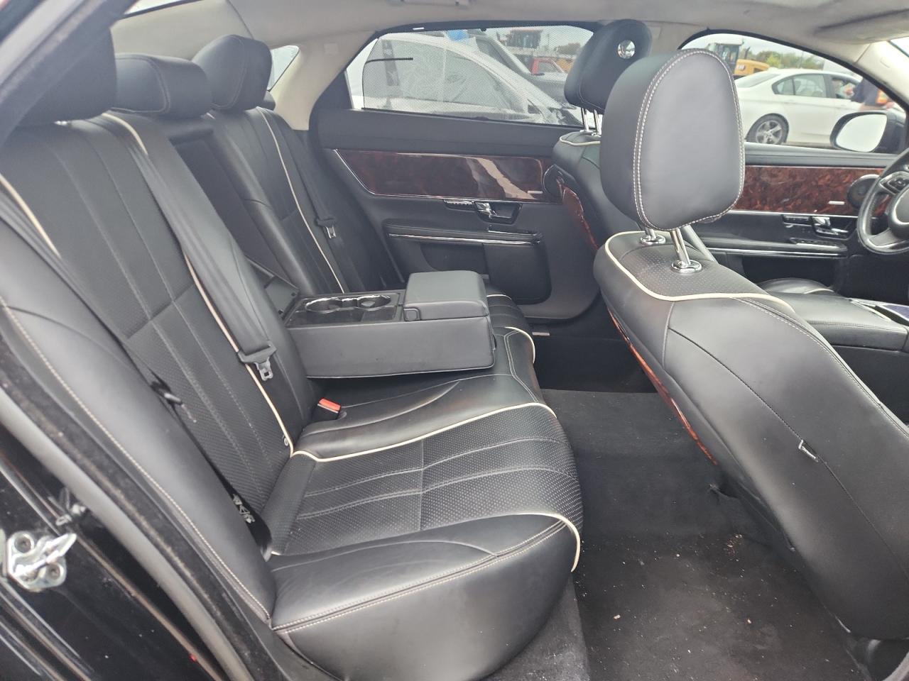 2011 JAGUAR Xj-Series