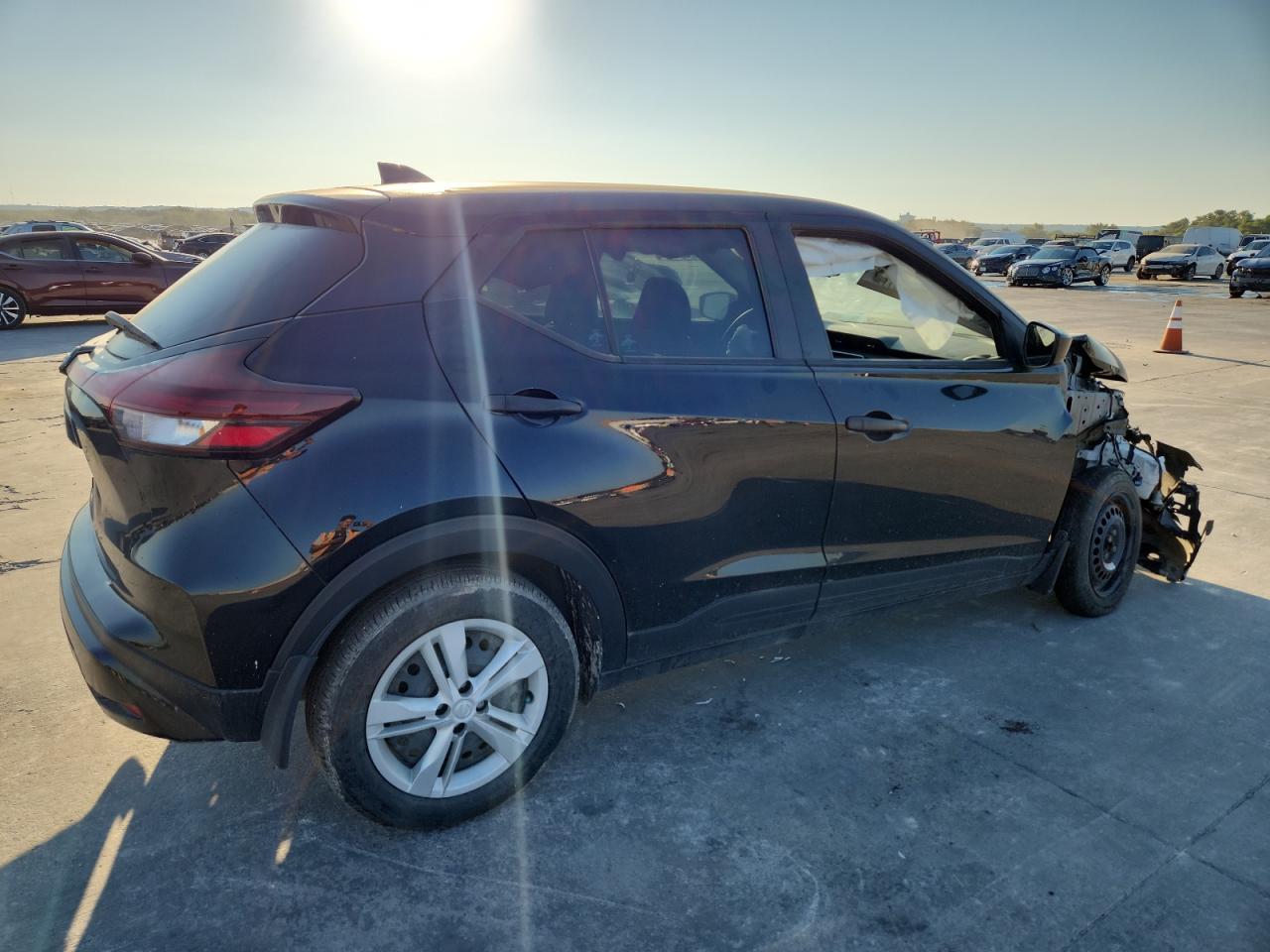 2024 NISSAN KICKS