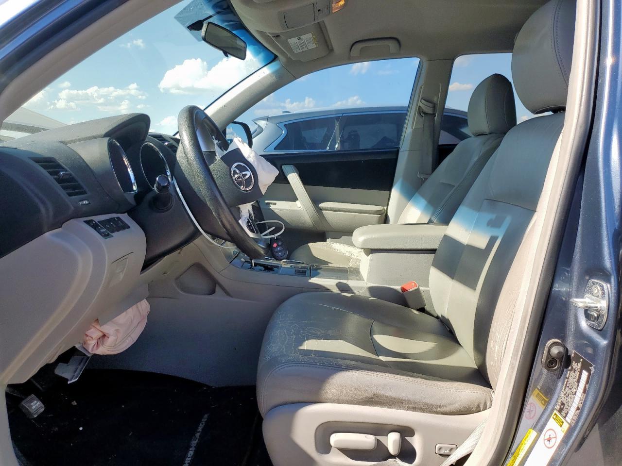 2013 TOYOTA HIGHLANDER