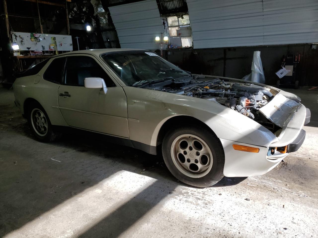 1985 PORSCHE 944