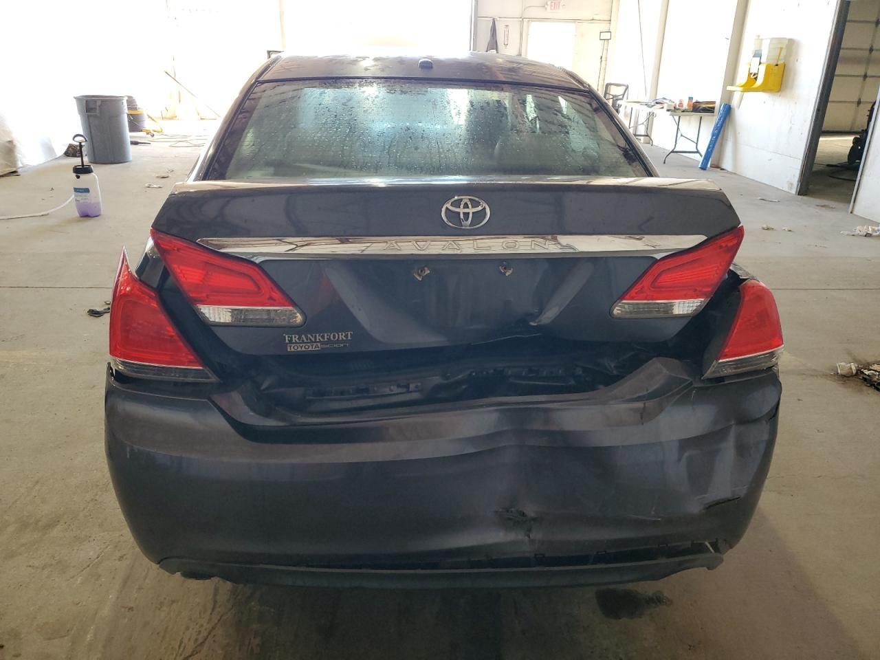 2011 TOYOTA Avalon