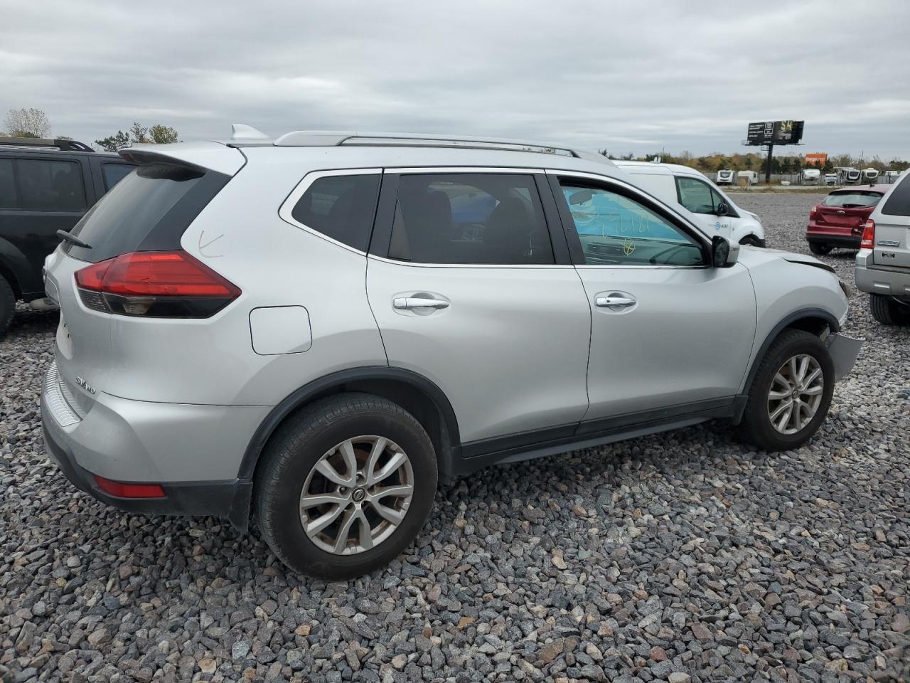 2017 NISSAN ROGUE