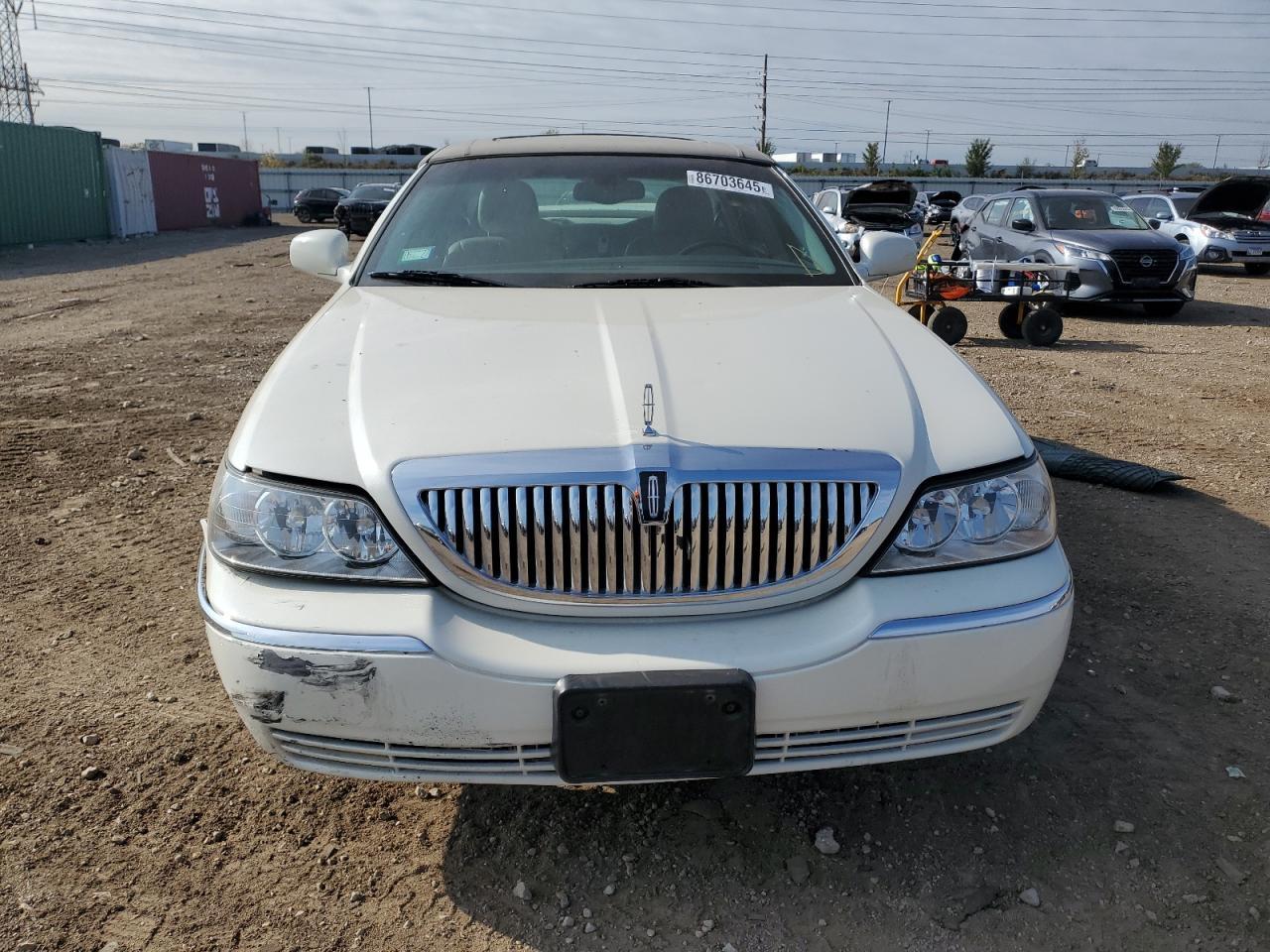 2004 LINCOLN Town Car