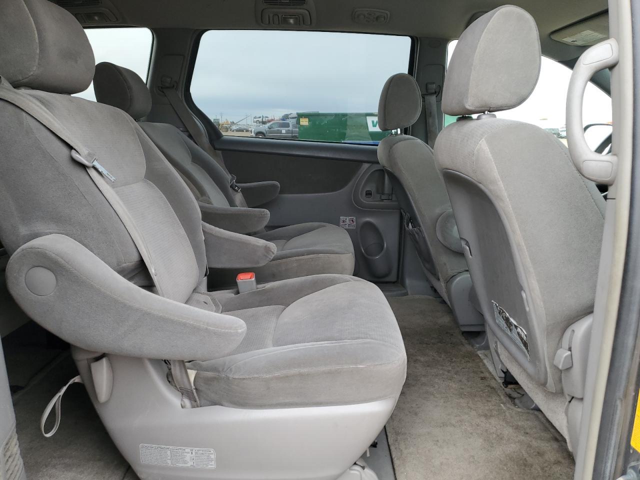 2005 TOYOTA SIENNA