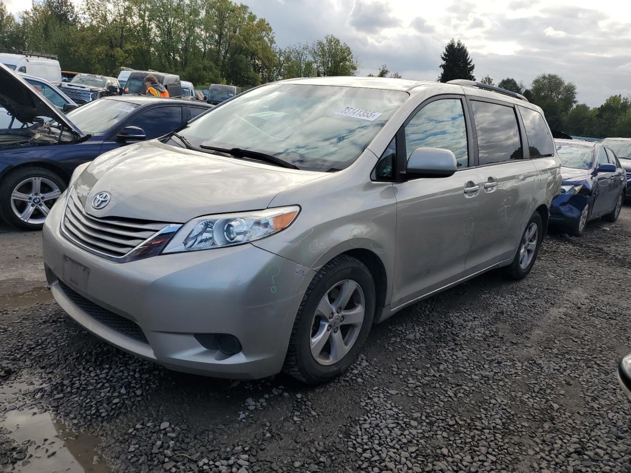 2015 TOYOTA SIENNA