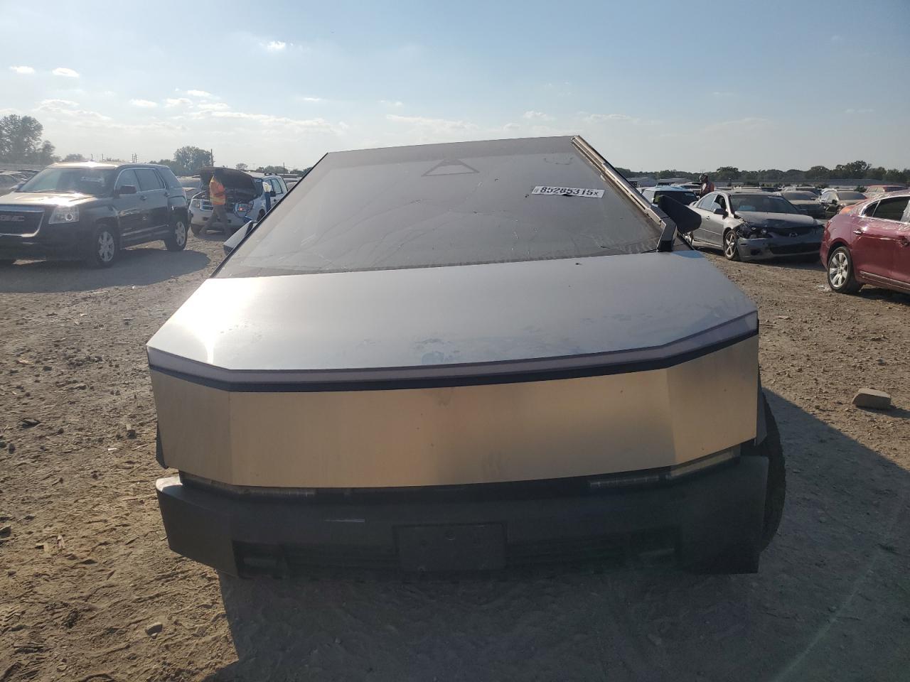 2024 TESLA Cybertruck