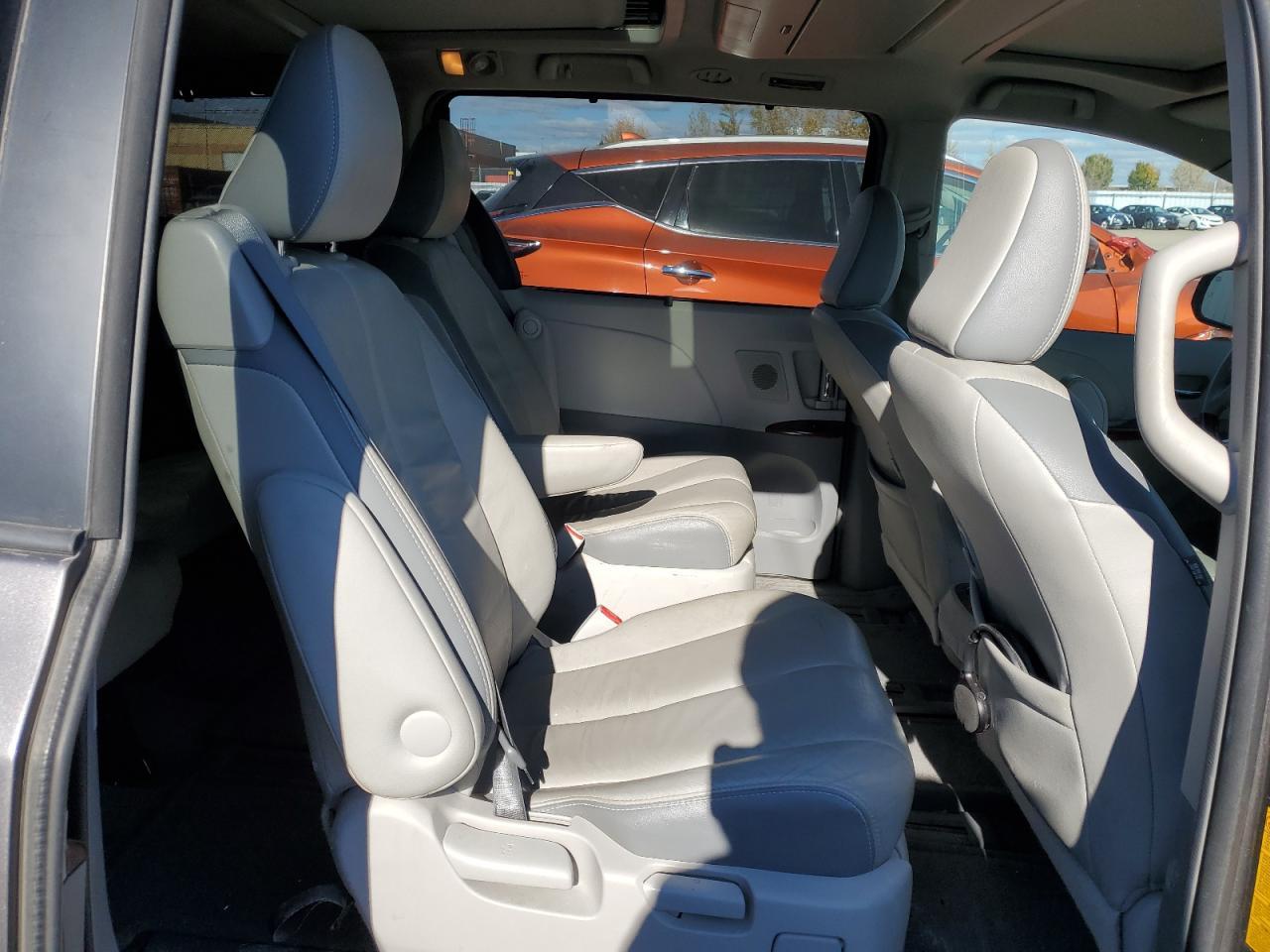 2014 TOYOTA SIENNA