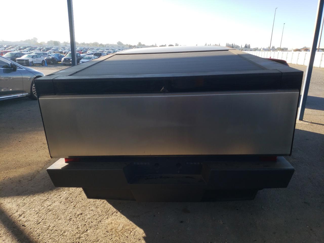 2024 TESLA Cybertruck