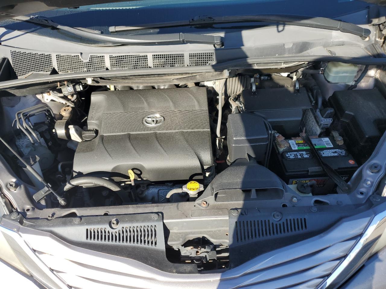 2016 TOYOTA SIENNA
