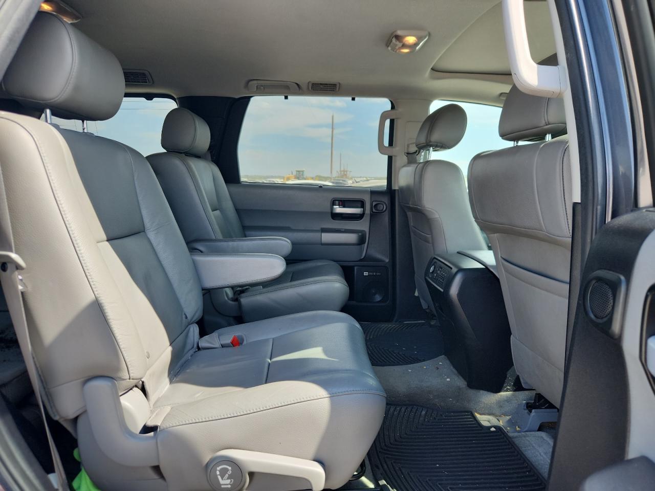 2011 TOYOTA Sequoia