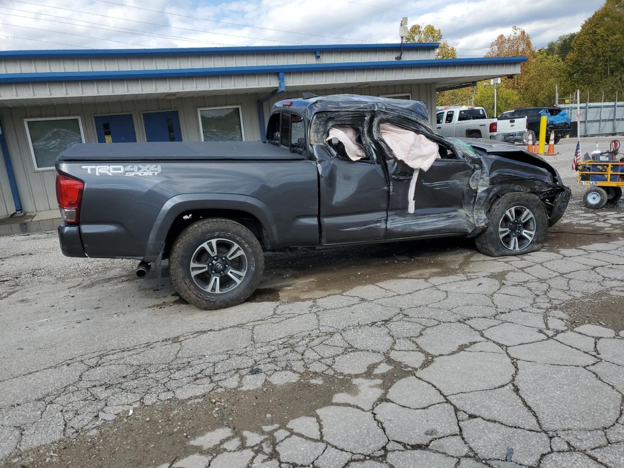 2016 TOYOTA TACOMA