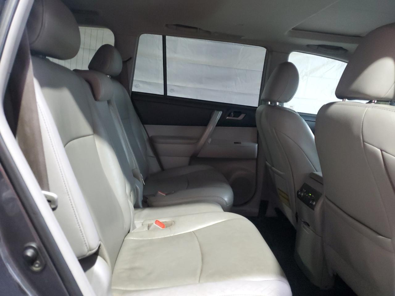 2013 TOYOTA HIGHLANDER
