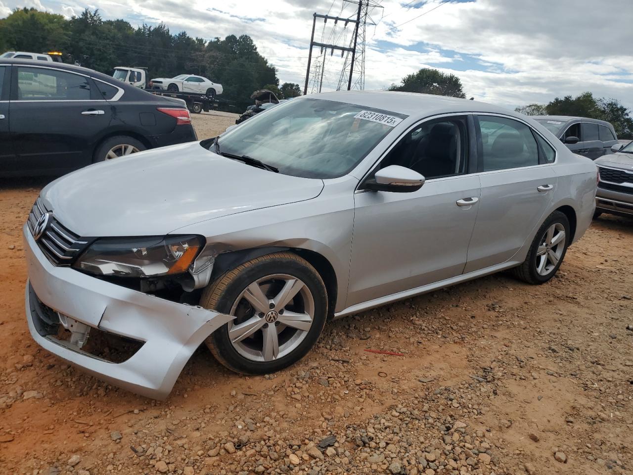 2012 VOLKSWAGEN Passat