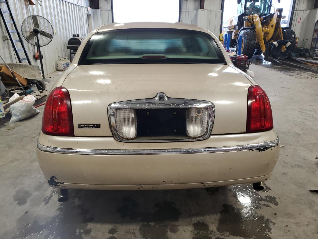 2001 LINCOLN Town Car