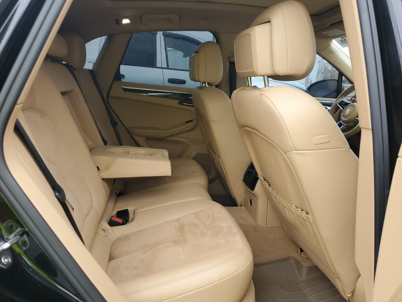 2017 PORSCHE Macan