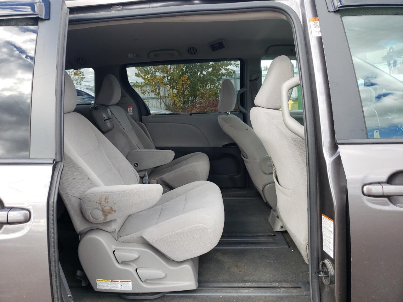 2016 TOYOTA SIENNA