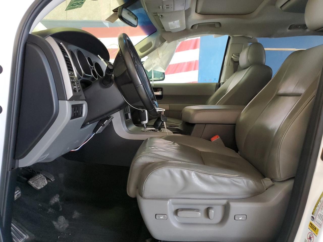 2013 TOYOTA Sequoia