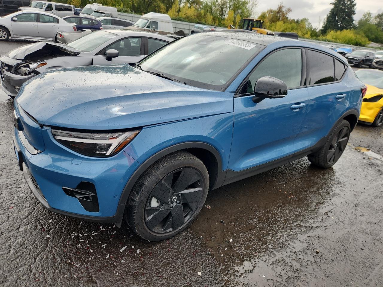 2023 VOLVO C40