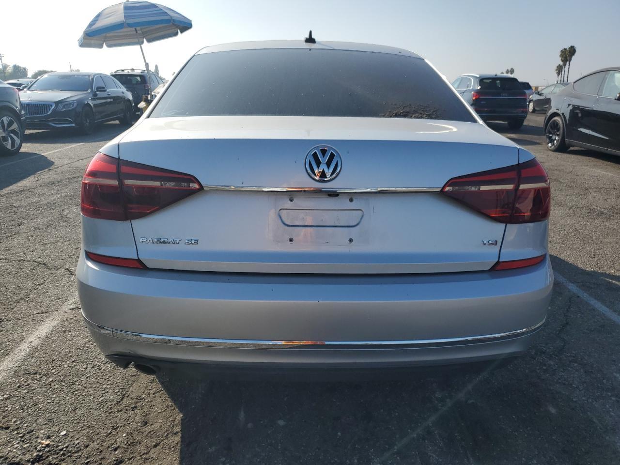 2017 VOLKSWAGEN Passat