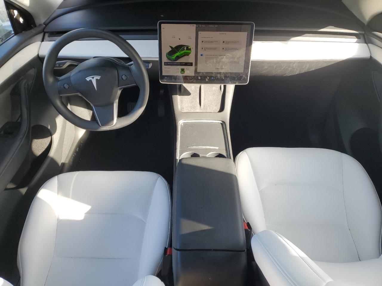 2025 TESLA MODEL Y