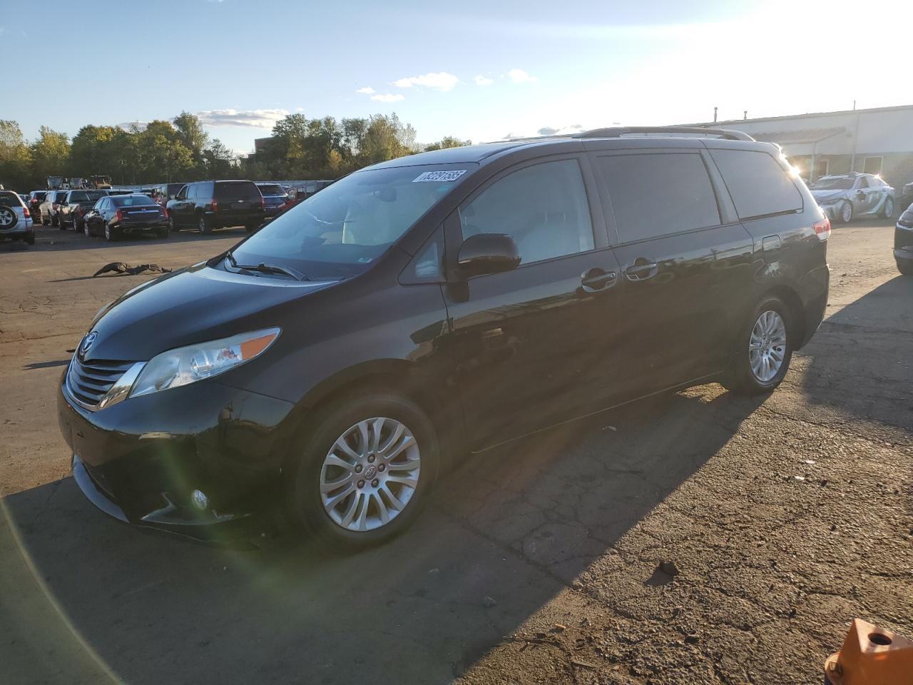 2014 TOYOTA SIENNA