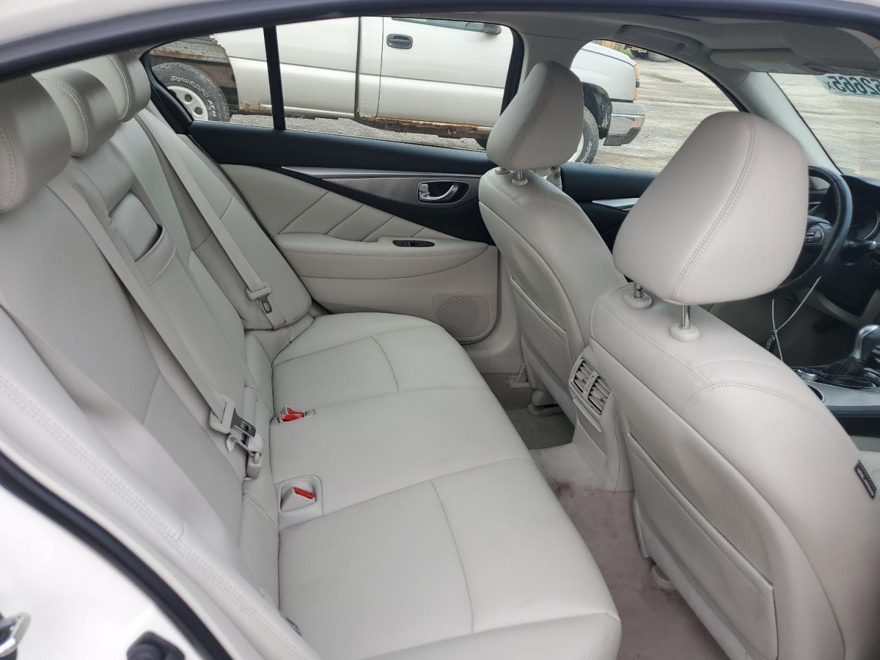 2015 INFINITI Q50