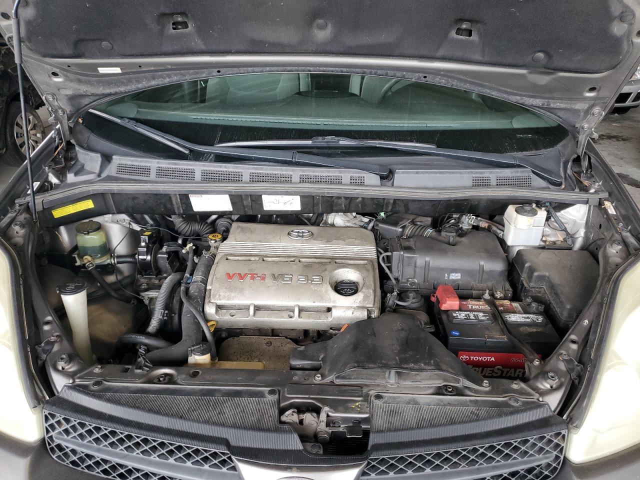 2004 TOYOTA SIENNA