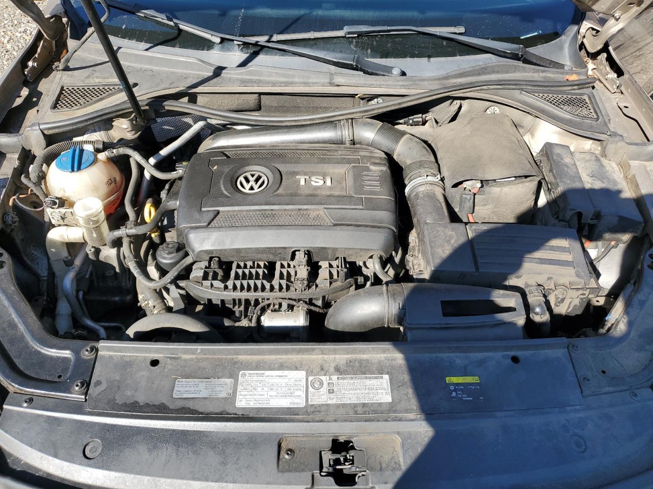 2016 VOLKSWAGEN Passat